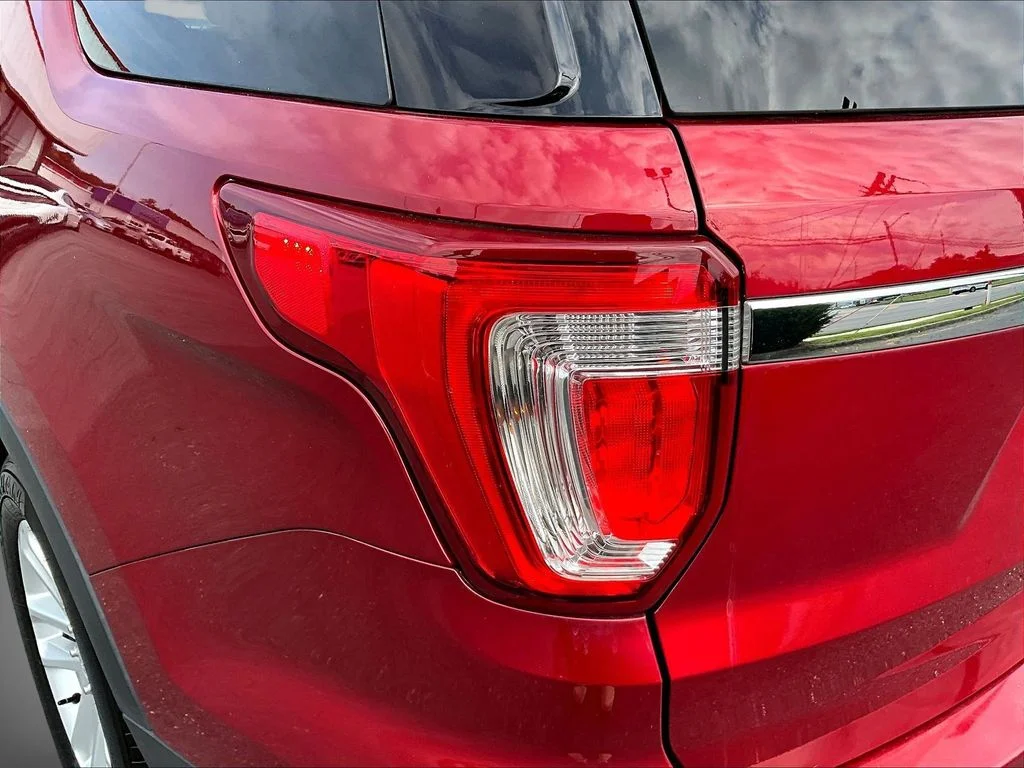 Used 2016 Red Ford Base image 23