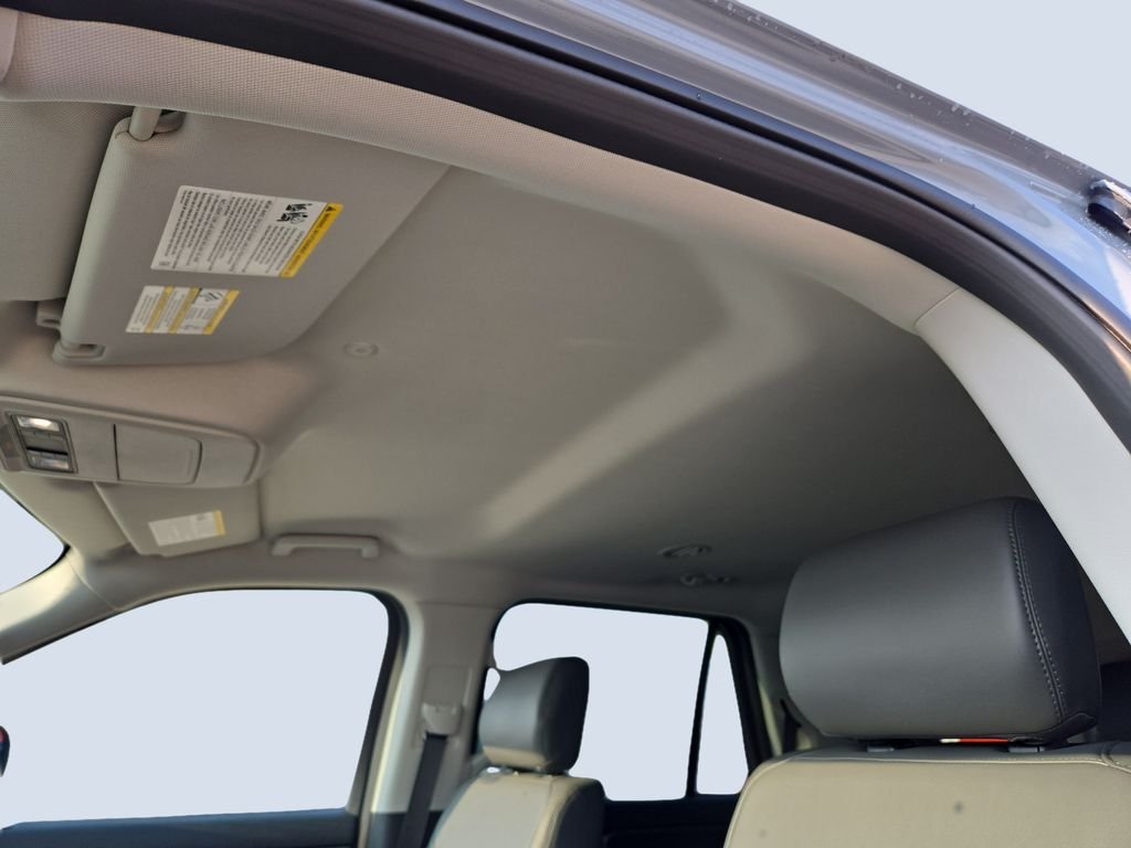 New 2027 Glacier Gray Metallic Tri-Coat Ford Active image 18