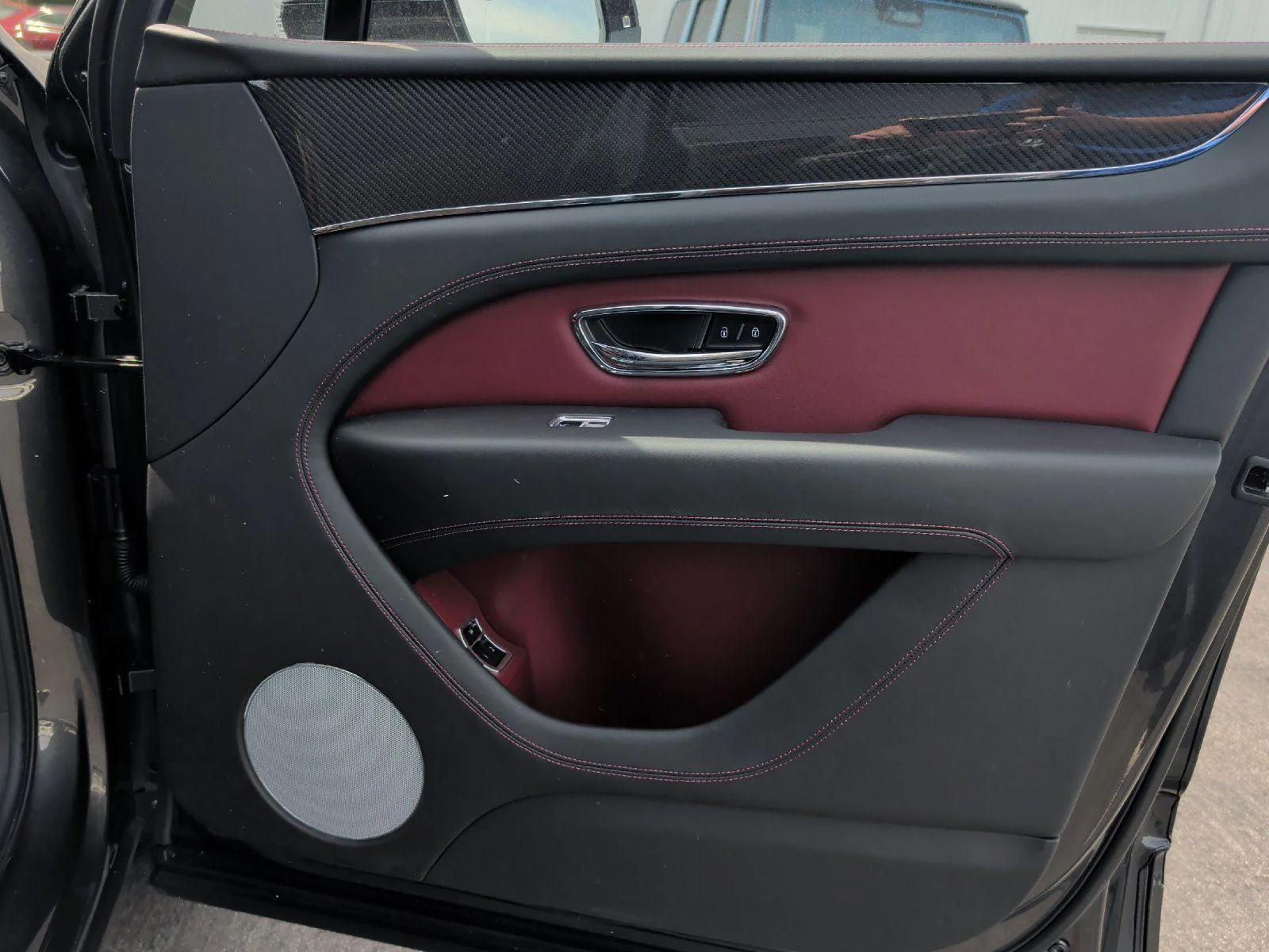 Used 2022  Bentley V8 image 43