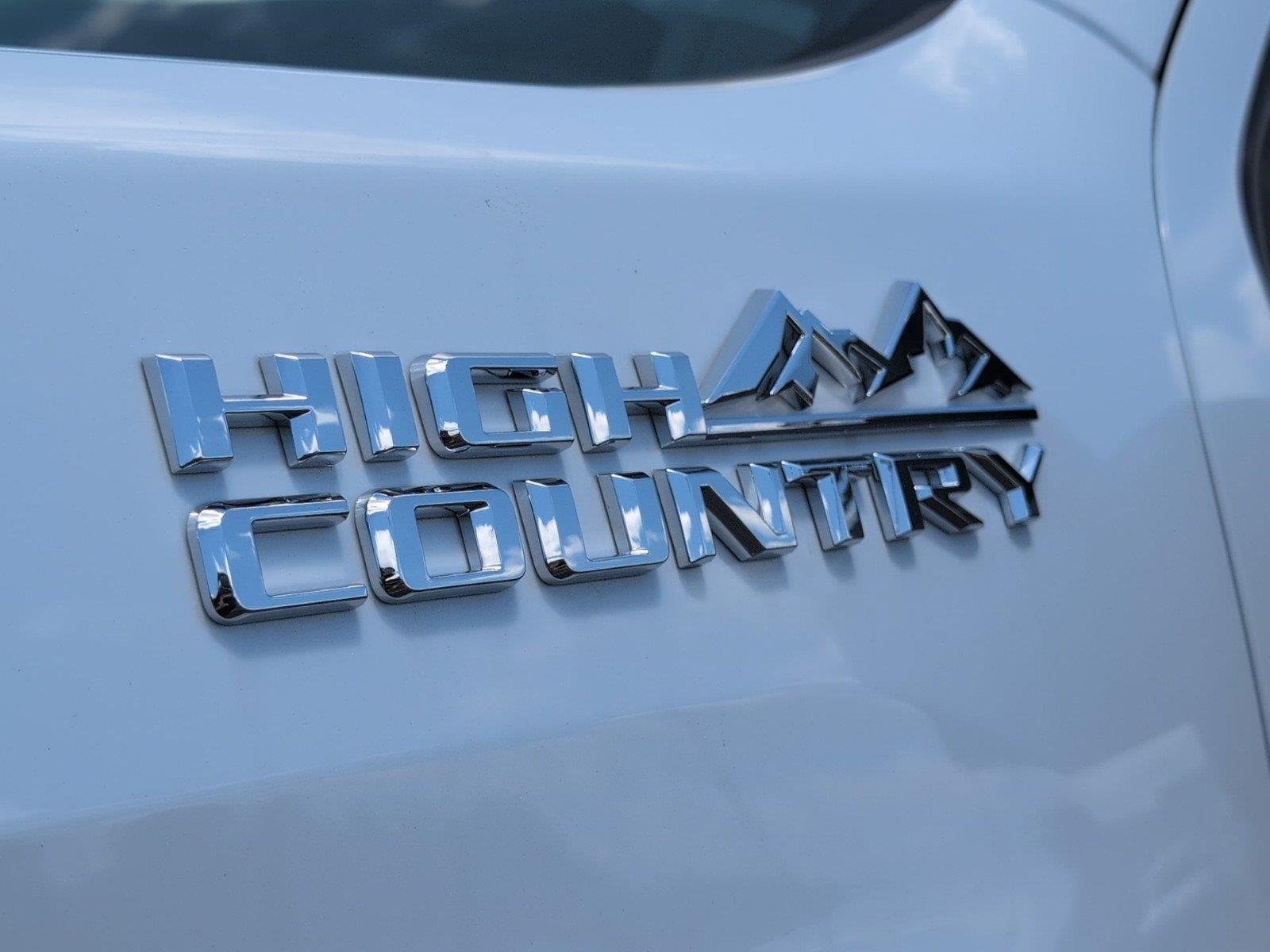 New 2026 Polar White Tricoat Chevrolet High Country image 10