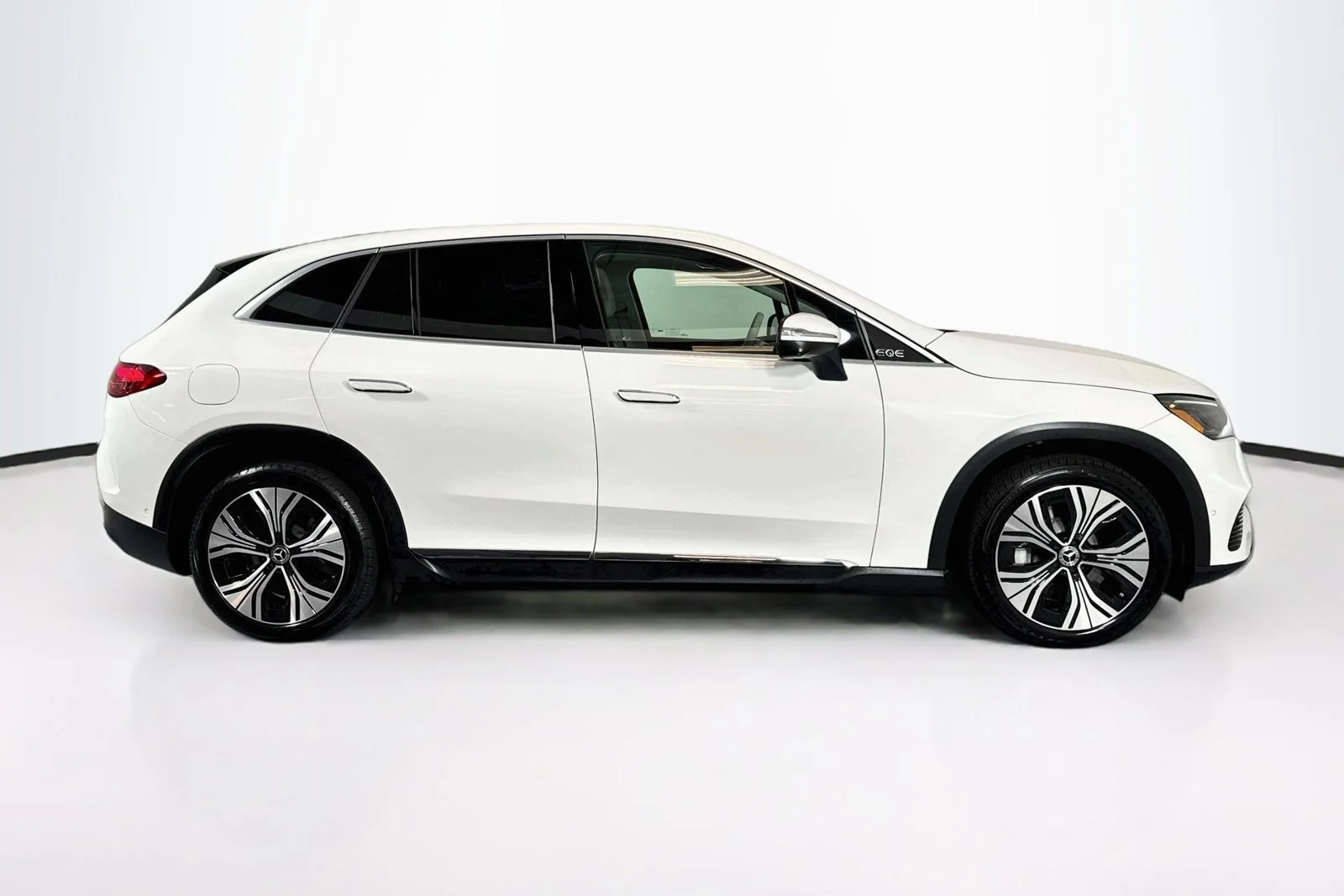 Used 2023 Polar White Mercedes-Benz EQE 350 image 4