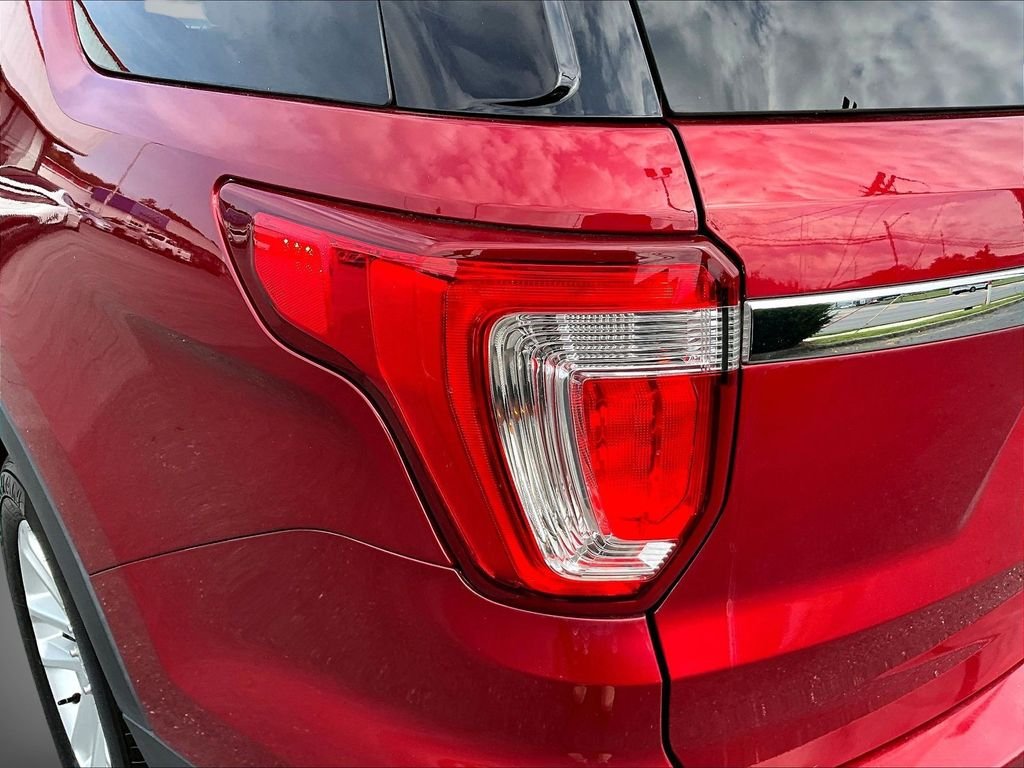 Used 2016 Red Ford Base image 26