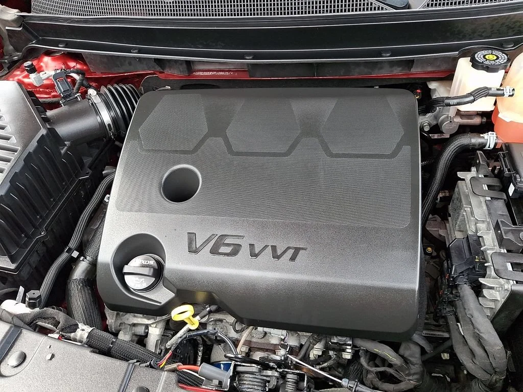 Used 2023 RADIANT RED TINTCOAT Chevrolet LT Cloth image 30