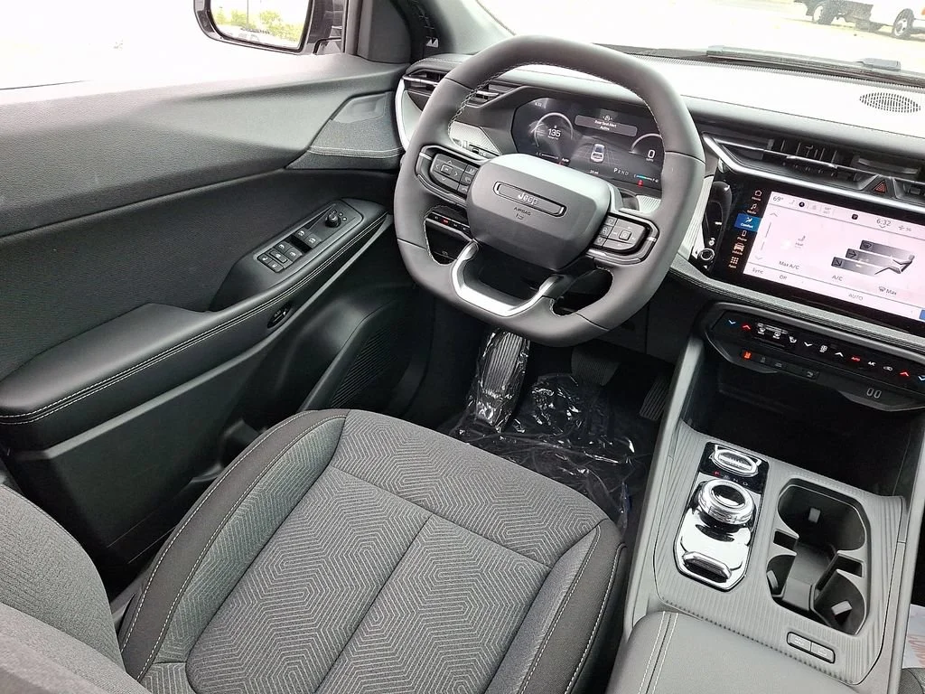 New 2026 Bright White Clearcoat Jeep Laredo image 10