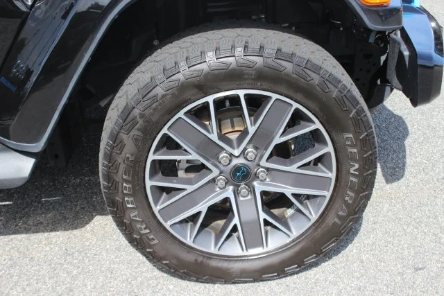 Used 2024 Black Jeep High Altitude 4xe image 37
