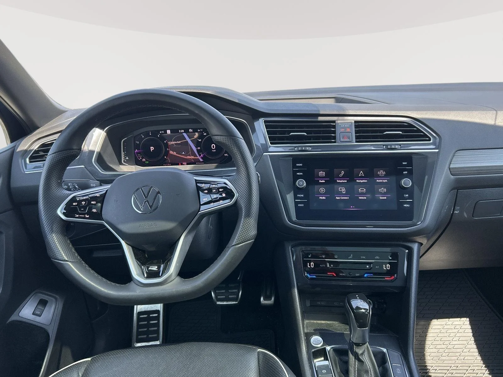 Used 2022  Volkswagen SEL R-Line image 10