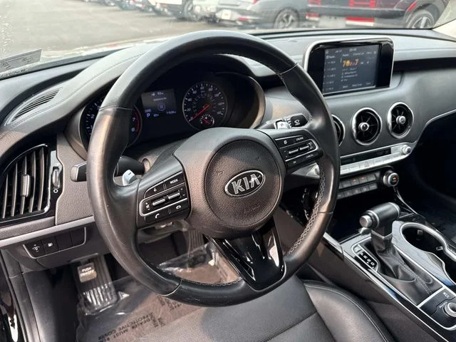 Used 2018 Black Kia  image 2