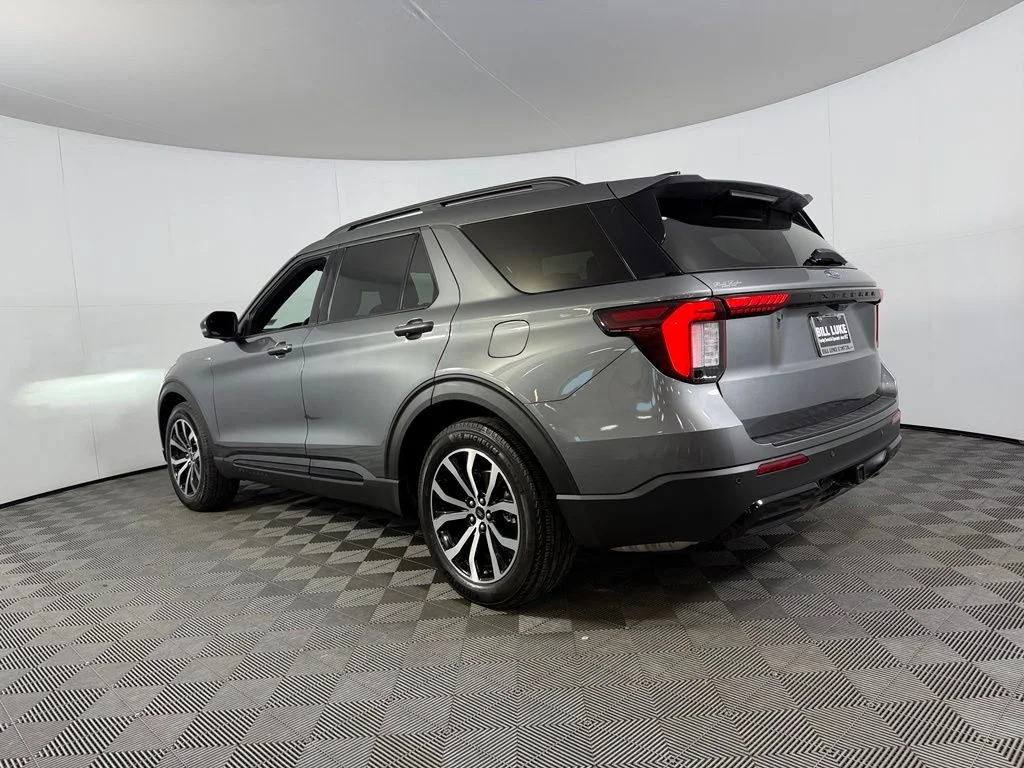 Certified Used 2025 Gray Ford ST-Line image 10