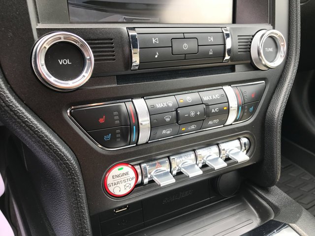 Used 2015 Magnetic Metallic Ford GT Premium image 20