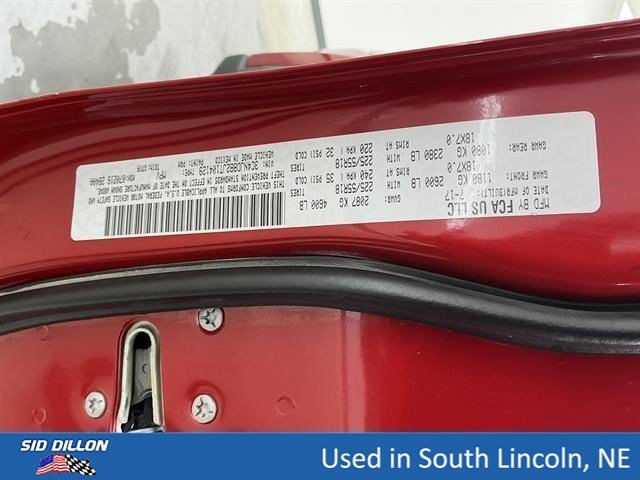 Used 2018 Redline Pearlcoat Jeep Latitude image 15