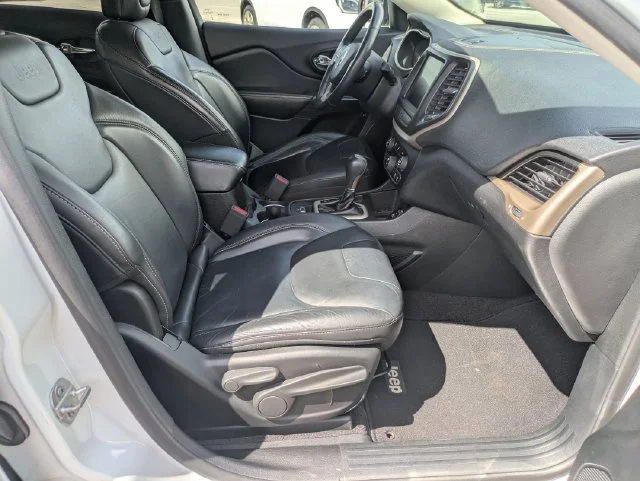 Used 2017 White Jeep Limited image 25