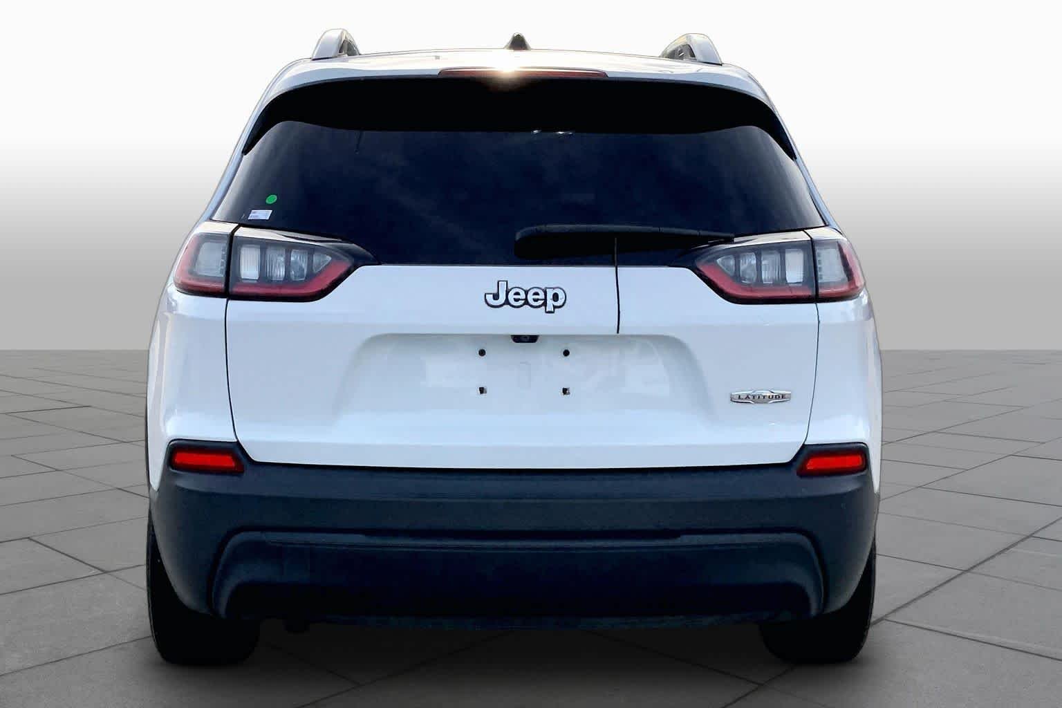 Used 2019 Bright White Clearcoat Jeep Latitude image 5