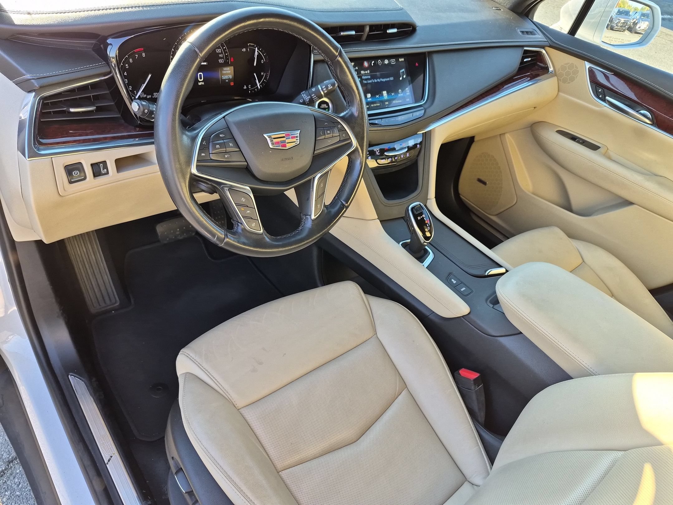 Used 2019 CRYSTAL WHITE TRICOAT Cadillac Premium Luxury FWD image 16