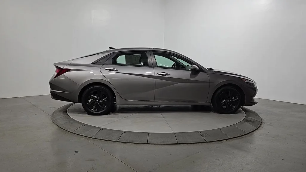 Used 2023 Silver Hyundai SEL image 7