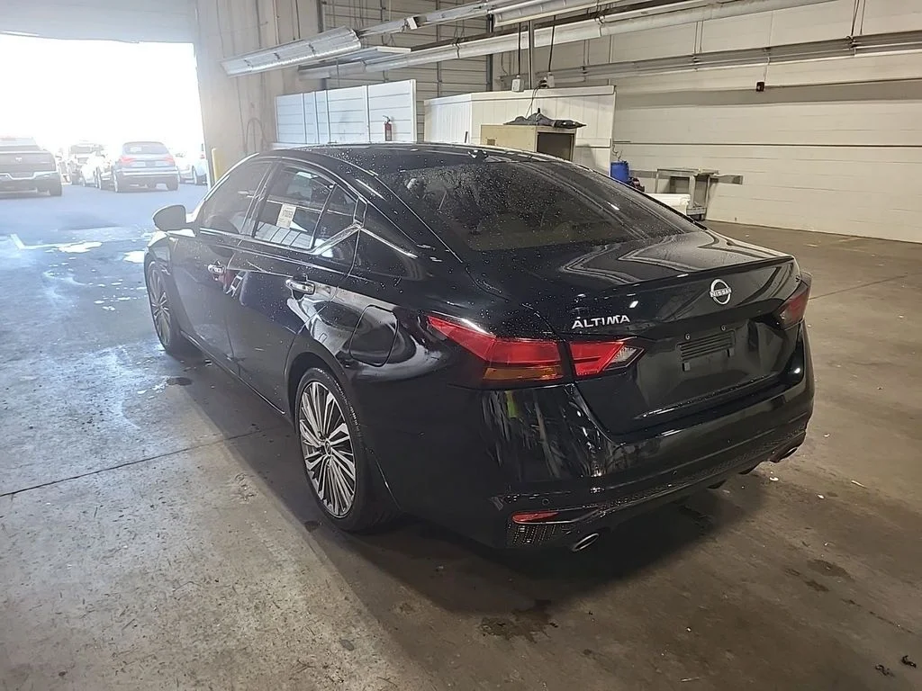 Used 2025 Black Nissan 2.5 SL image 4