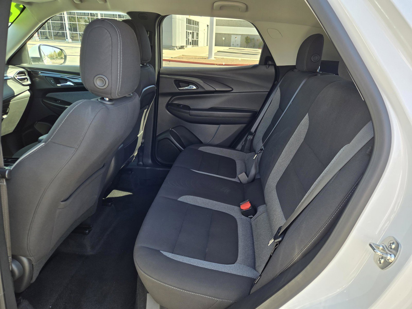 Used 2025 Summit White Chevrolet LT image 10