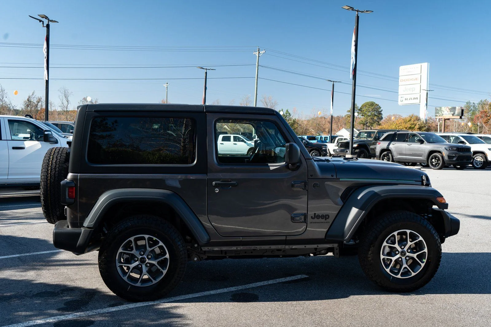 New 2026 Granite Crystal Metallic Clearcoat Jeep Sport S image 11
