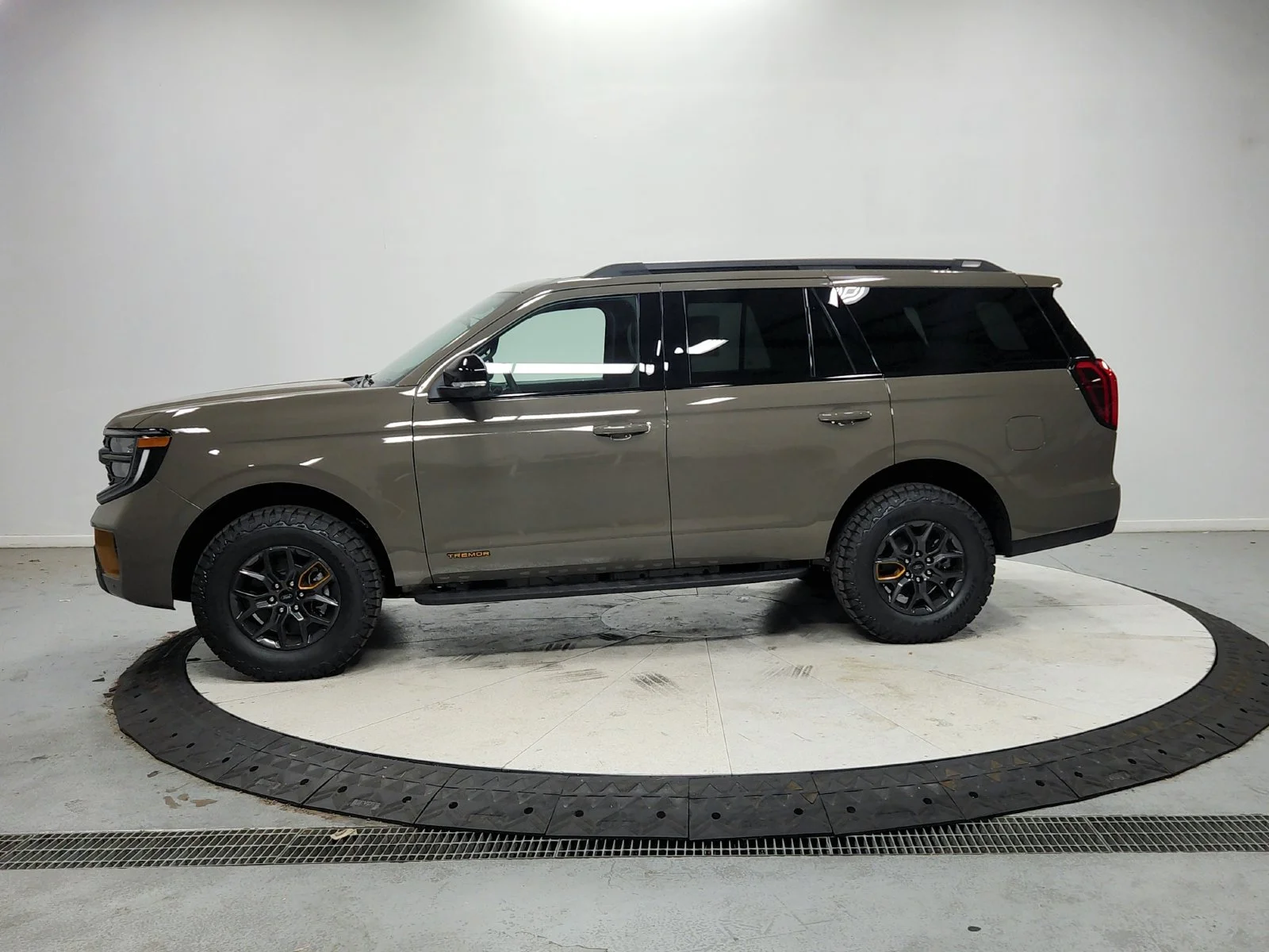 New 2027 Gray Ford Tremor image 5