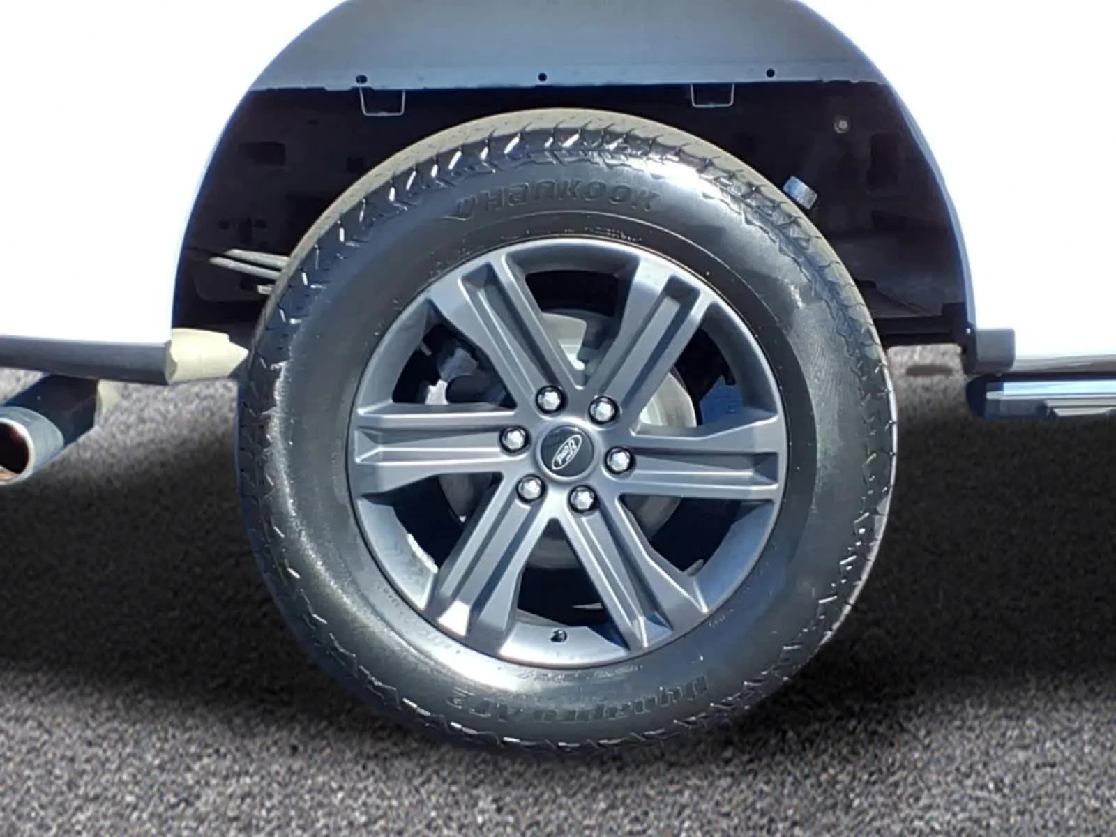 Used 2023 Star White Metallic Tri-Coat Ford LARIAT image 3