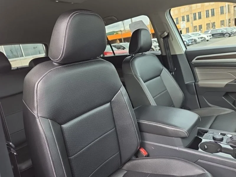 Used 2023  Volkswagen 3.6L V6 SE w/Technology image 15