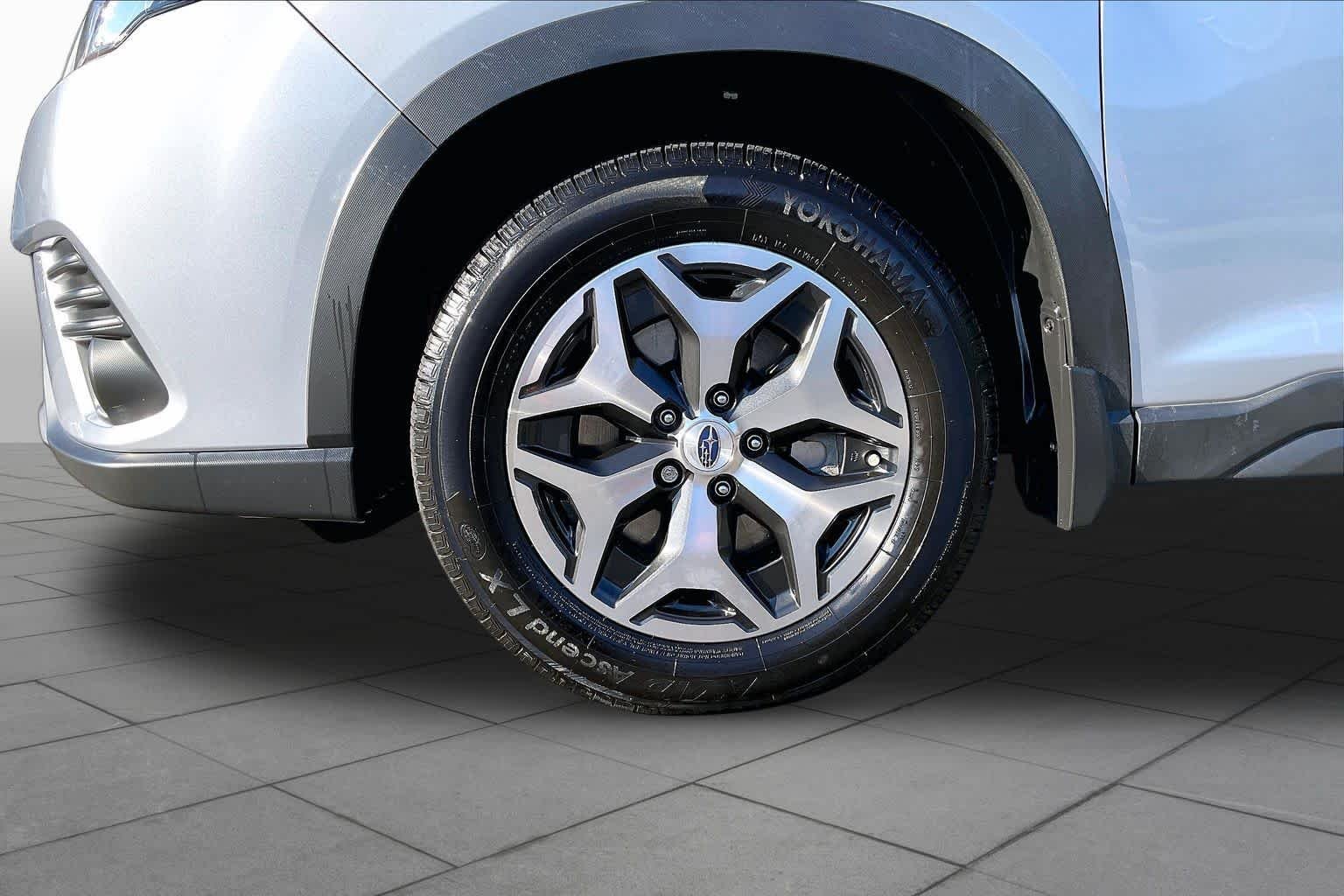 Used 2024 Ice Silver Metallic Subaru Premium image 11