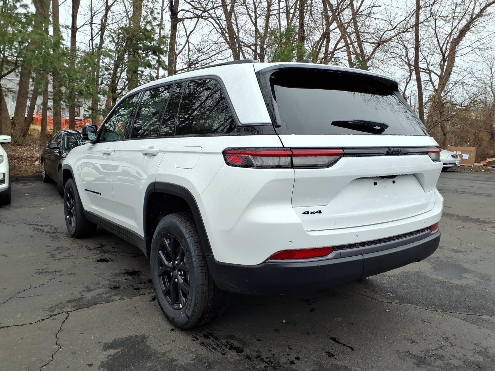 New 2026 Bright White Clear-Coat Exterior Paint Jeep Altitude image 5
