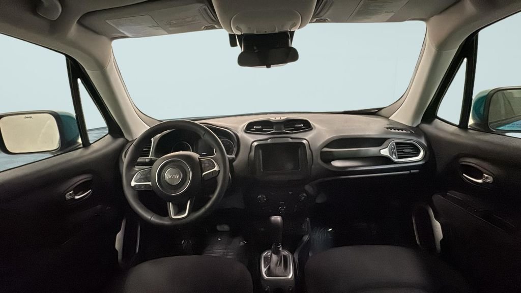 Used 2019 Green Jeep Latitude image 7