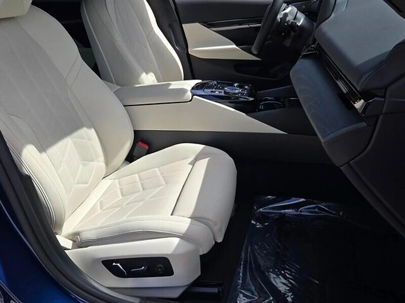 Used 2024  BMW  image 16