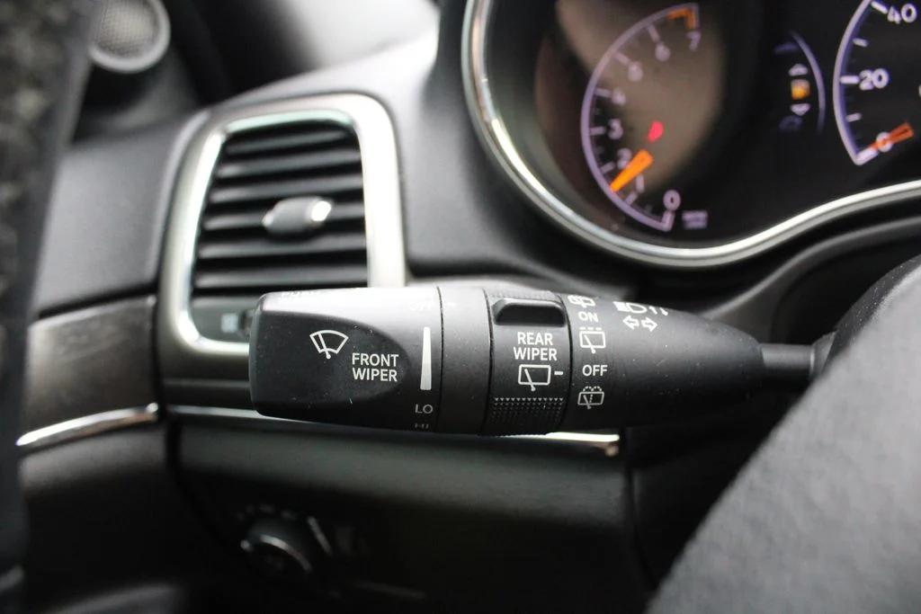 Used 2018 Silver Jeep Limited image 13