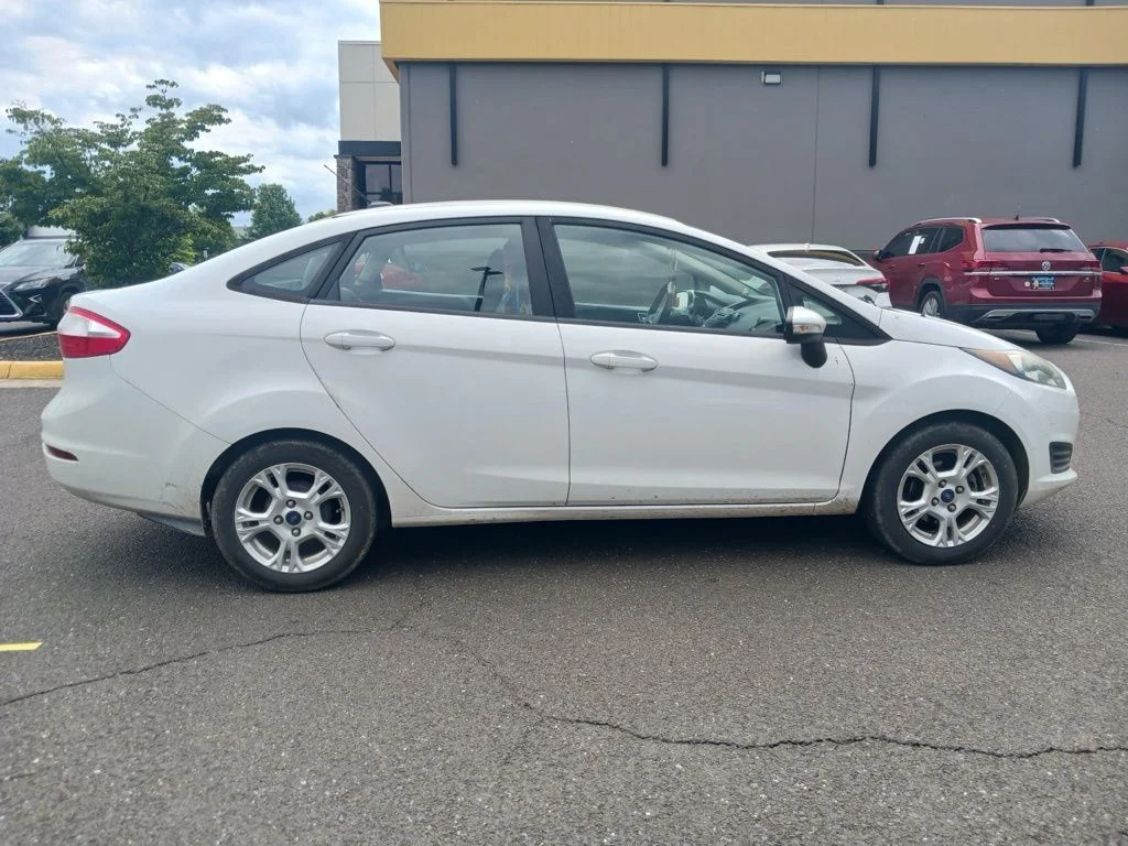 Used 2016  Ford SE image 5