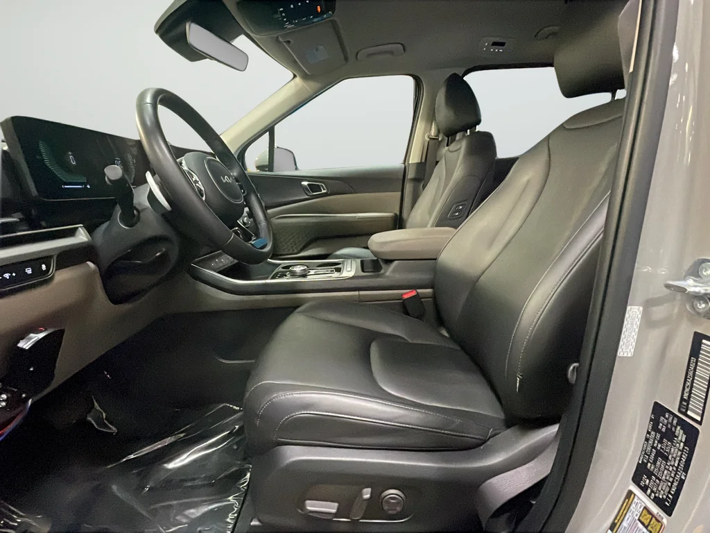 Used 2025 White Kia EX image 10
