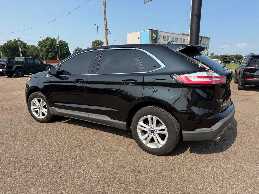 Used 2019 Black Ford SEL image 3