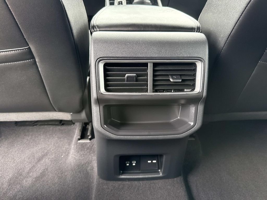 Used 2024  Volkswagen 2.0T SE w/Technology image 20