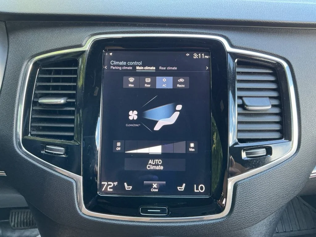 Used 2018 White Volvo T6 Momentum image 15