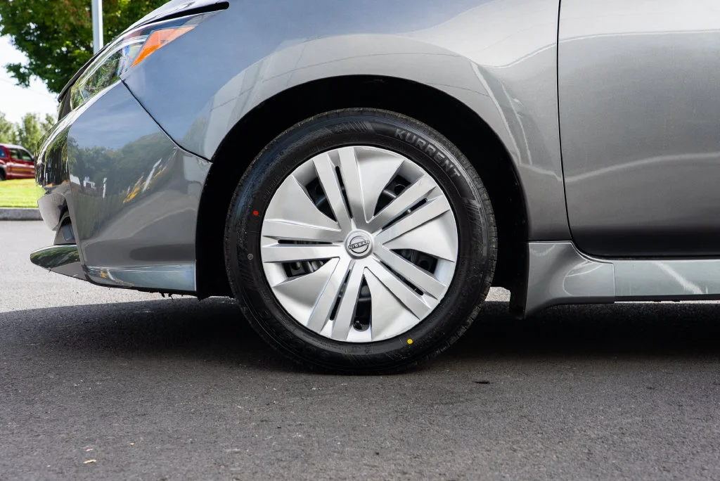 Used 2025 Gray Nissan S image 7
