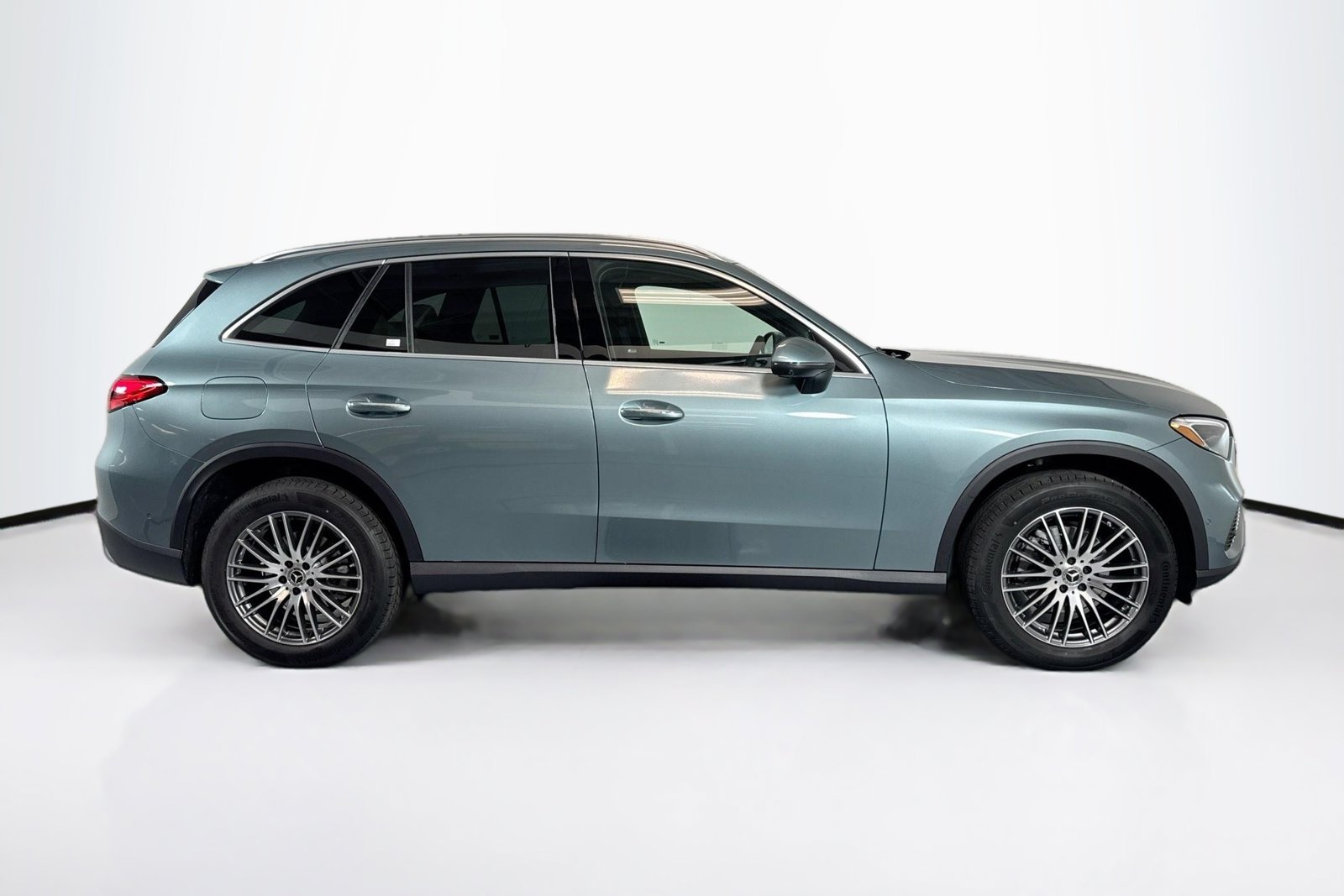New 2026 Verde Silver Metallic Mercedes-Benz GLC 300 image 4