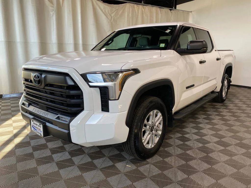 Used 2025 Ice Toyota SR5 image 5