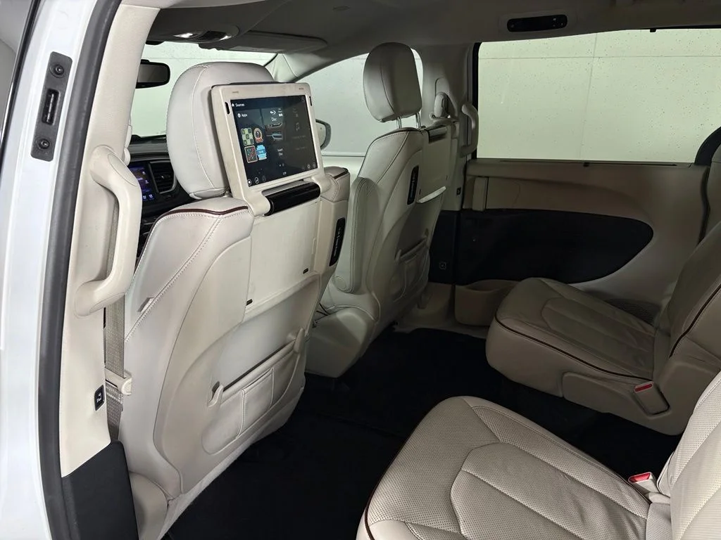 Used 2017 White Chrysler Limited image 36