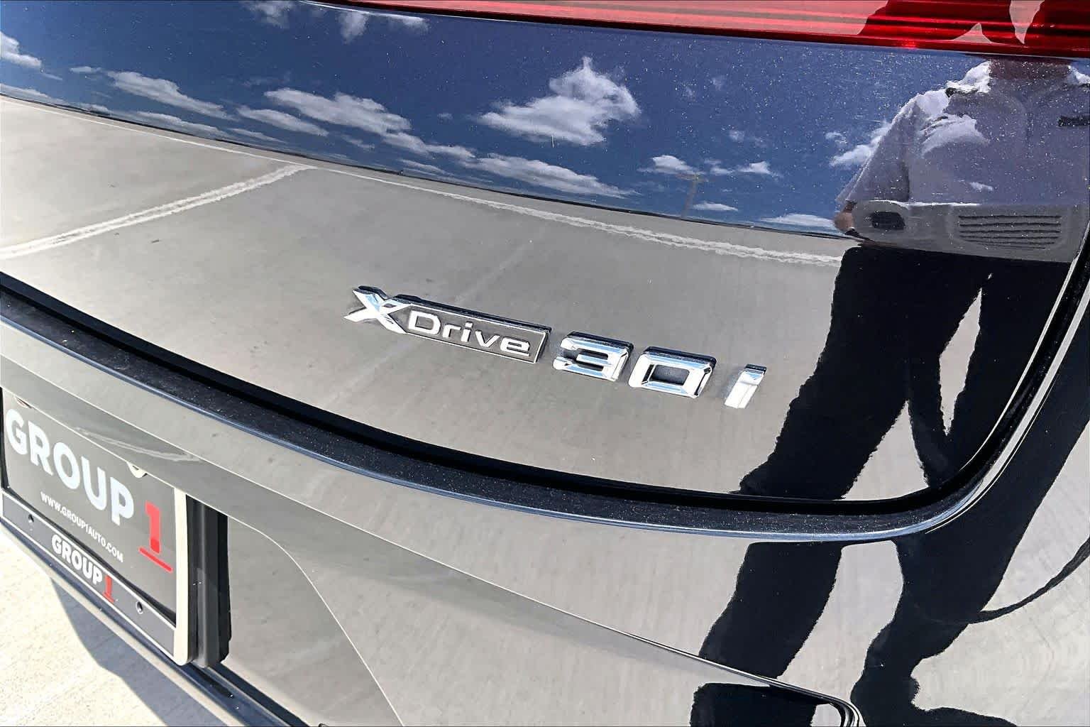 Used 2024 Black Sapphire Metallic BMW xDrive30i image 9