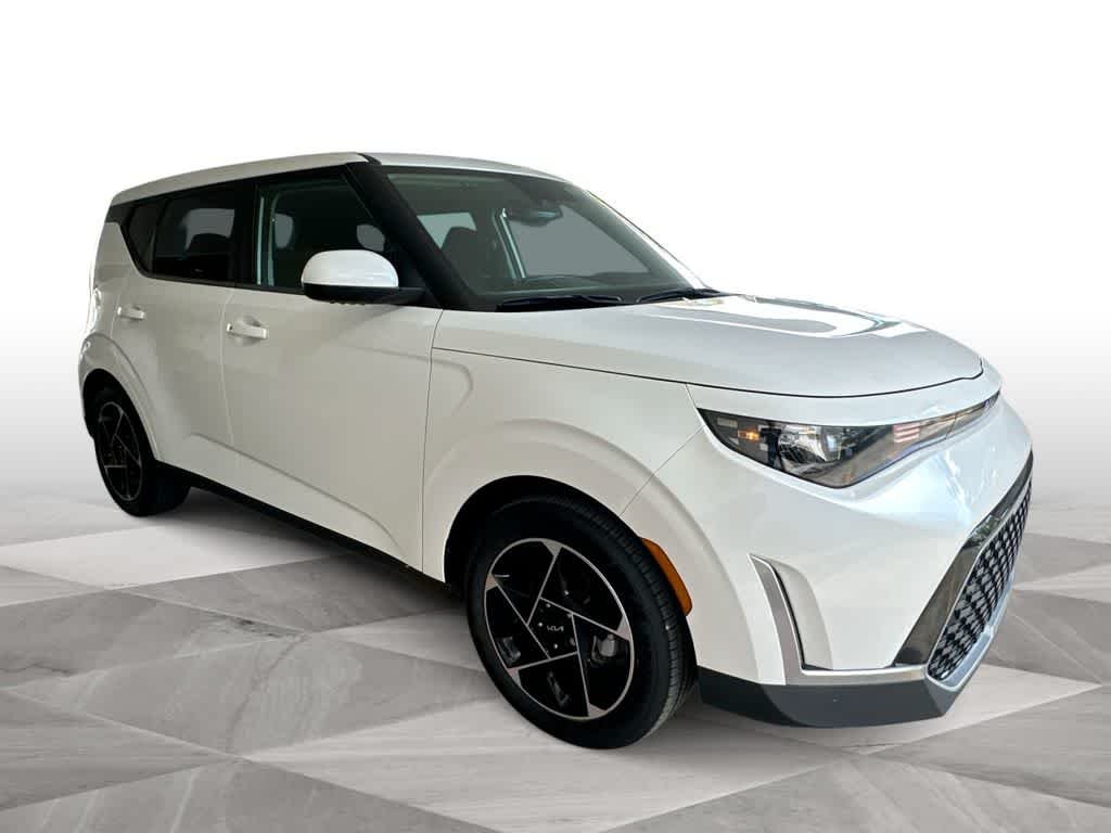 Used 2023 Snow White Pearl Kia EX image 2