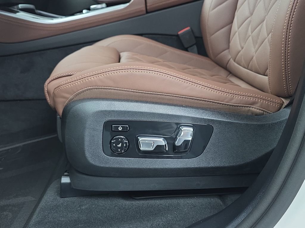 New 2026 Alpine White BMW xDrive40i image 28