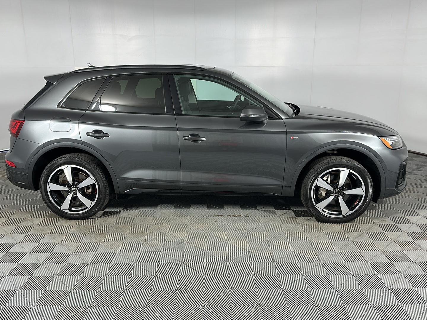 Used 2023 Daytona Gray Pearl Effect Audi S line Premium Plus image 4