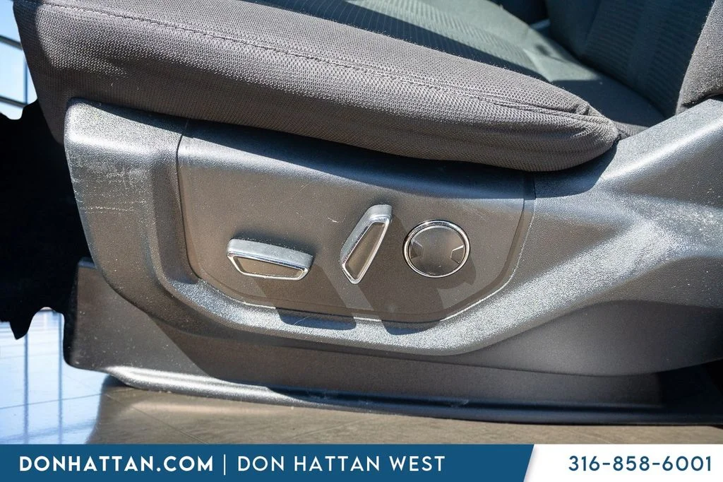 Used 2017  Ford XLT image 15