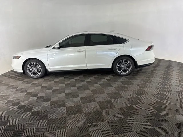 Used 2024 White Honda EX image 9