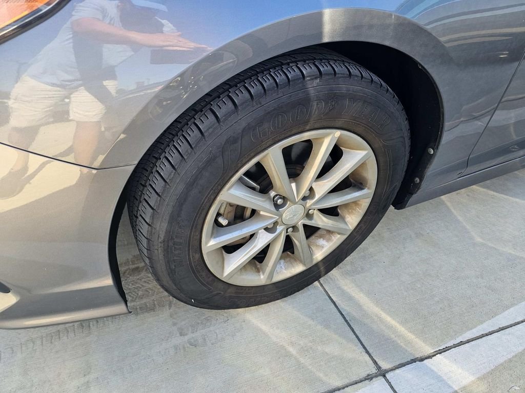 Used 2019 Gray Hyundai SE image 11