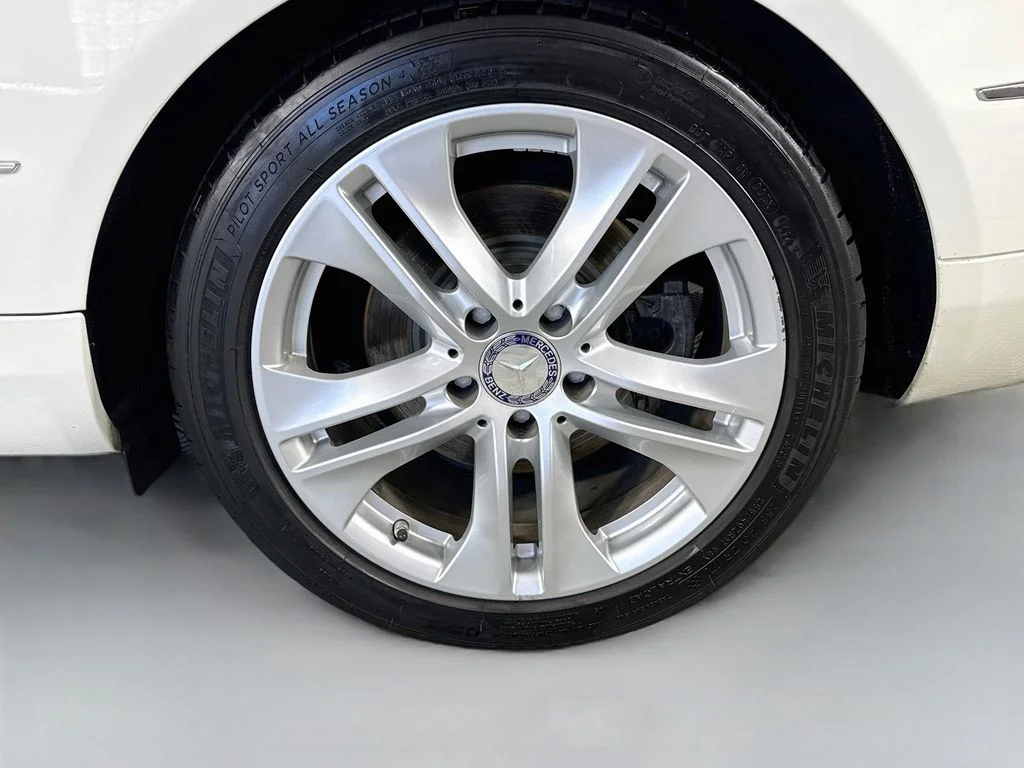 Used 2010  Mercedes-Benz E 350 image 32