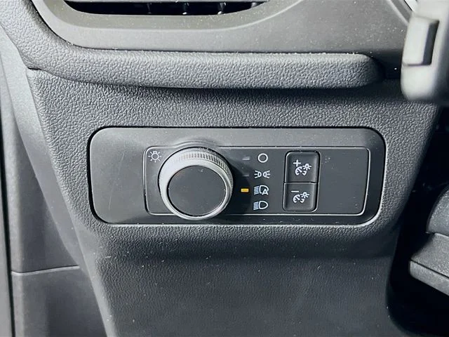 Used 2020 Oxford White Ford SE image 12