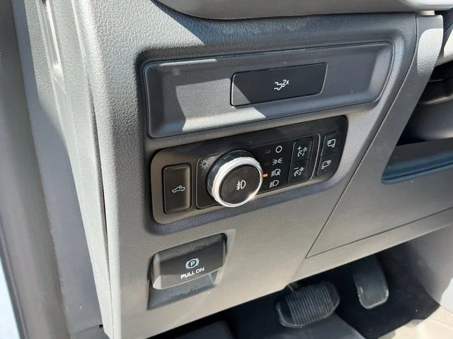 New 2026 Oxford White Ford XLT image 30