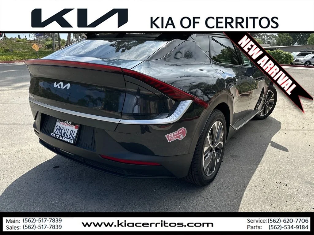 Certified Used 2024 Blue Kia Light image 5