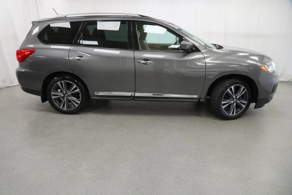 Used 2017 Gun Metallic Nissan Platinum image 14